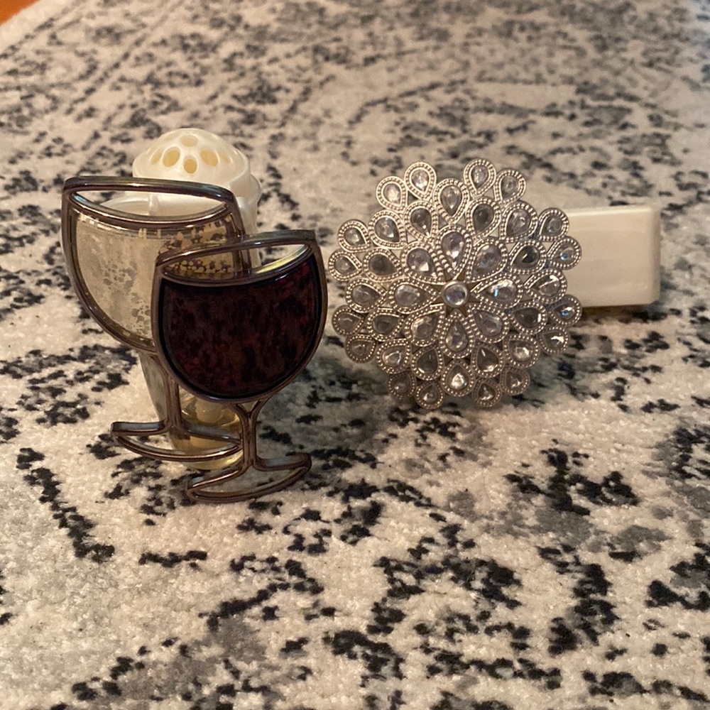 ❌SOLD❌ BBW Wallflowers- Wine, Bling Flower